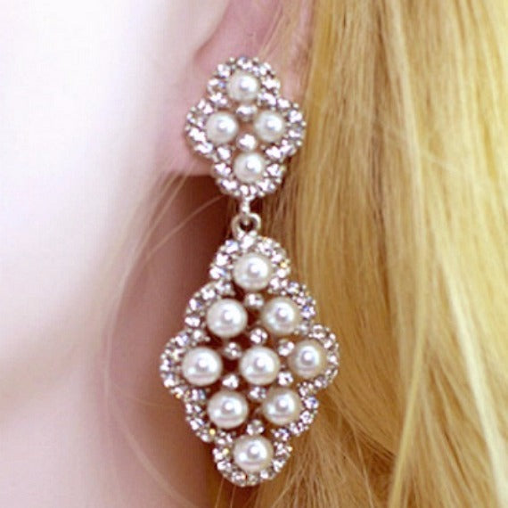 Pearl Drop Vintage Gold Wedding Earrings. Rhinestone Pearl Chandelier Earrings. Diamond Shaped Pearl Dangle Earrings. Bridesmaid Earrings.